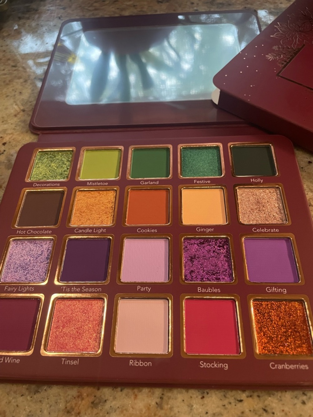 NEW COSMIC BEAUTY ‘Tis The Season Eyeshadow Palette